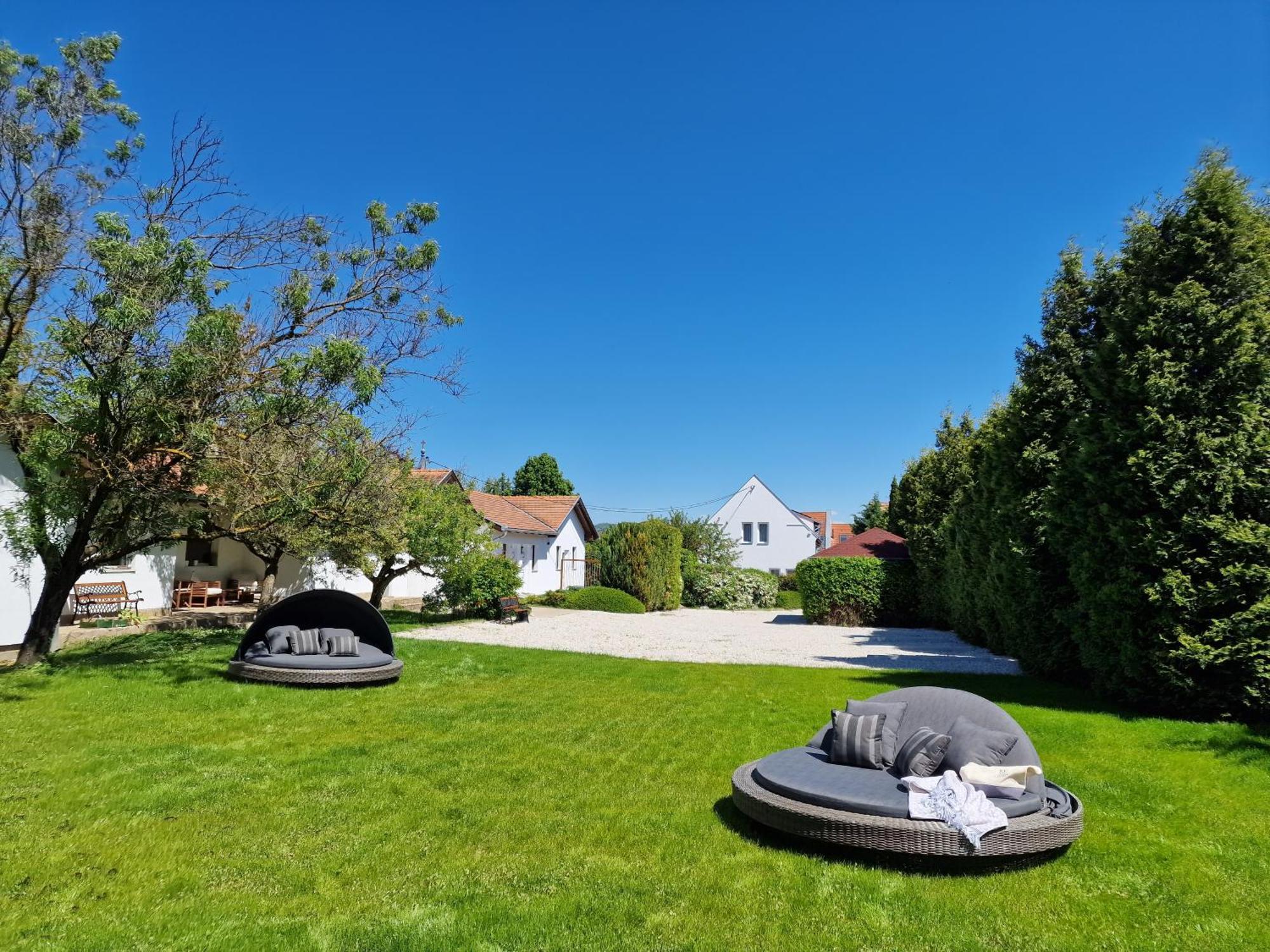 Bed and breakfast The Secret Garden - Keszthely Extérieur photo