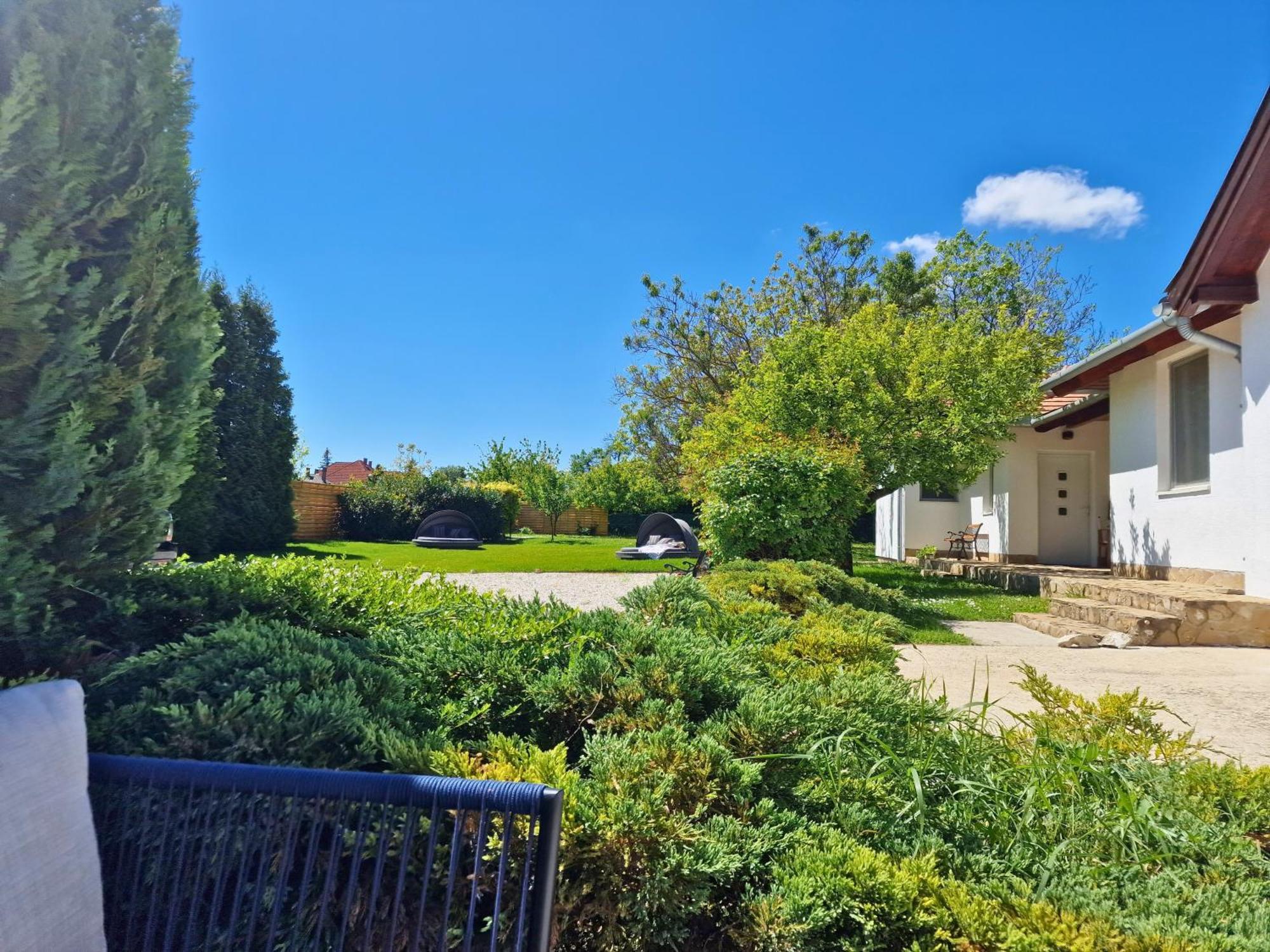 Bed and breakfast The Secret Garden - Keszthely Extérieur photo