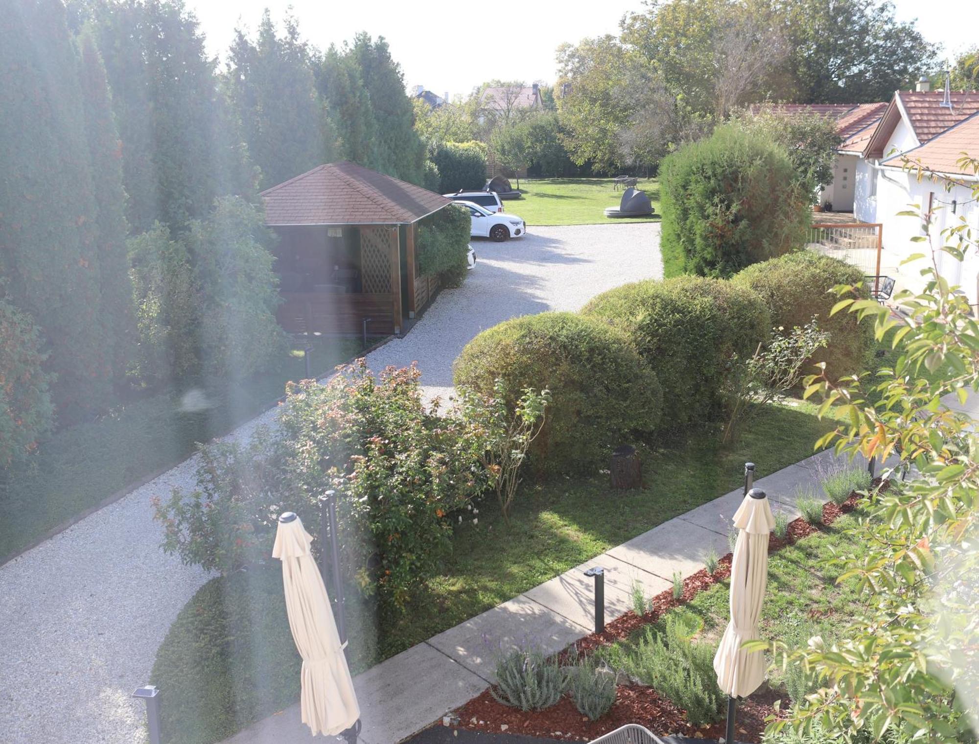 Bed and breakfast The Secret Garden - Keszthely Extérieur photo